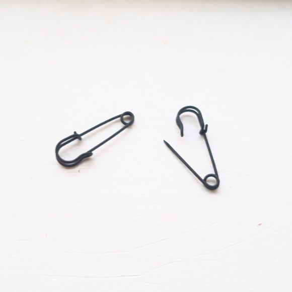 Safety Pin Earrings Vintage Style - Picture 2 of 8